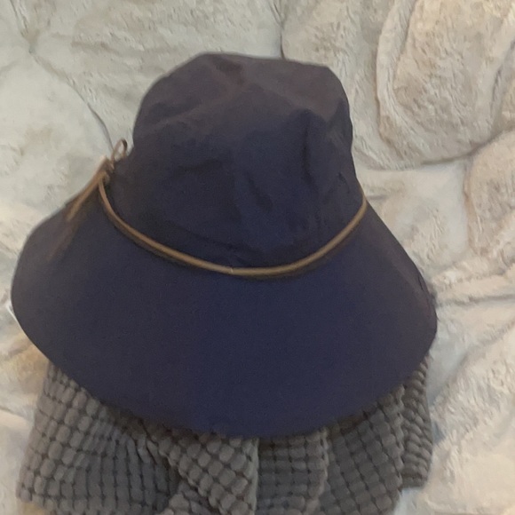 FAN FANCET HAT NWT Q4 - Picture 4 of 6